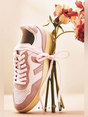 Veja Pink Sneaker